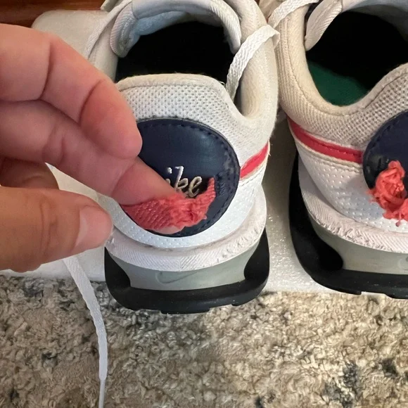 Nike Women Tennis Shoes - Picture 3 of 11